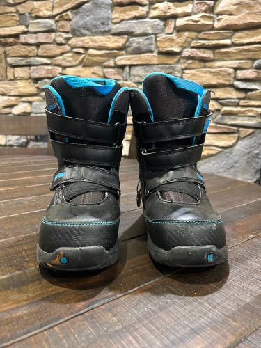 Used Size 6.0 (Women's 7.0) Burton All Mountain Grom Snowboard Boots