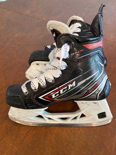 Junior Used CCM JetSpeed FT470 Hockey Skates Regular Width Size 2.5