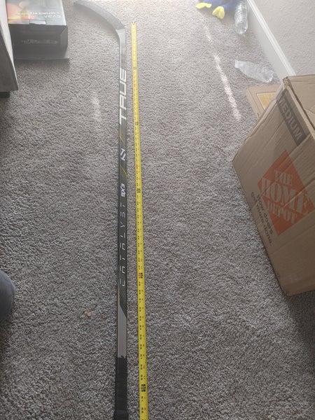 Senior Slightly Used Right Handed True catalyst 9x3 Hockey Stick T90T