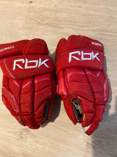 Used Reebok 14" Detroit Red Wings Pro Stock Gloves