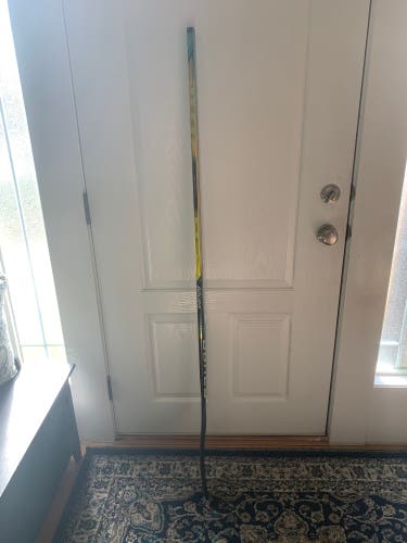 Intermediate Right Handed P88 Supreme UltraSonic Hockey Stick