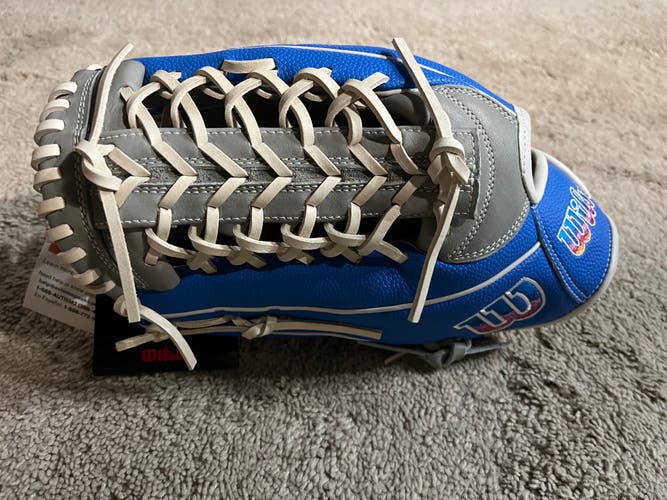 New 2023 Left Hand Throw Wilson Outfield A2000 Baseball Glove 12.25"