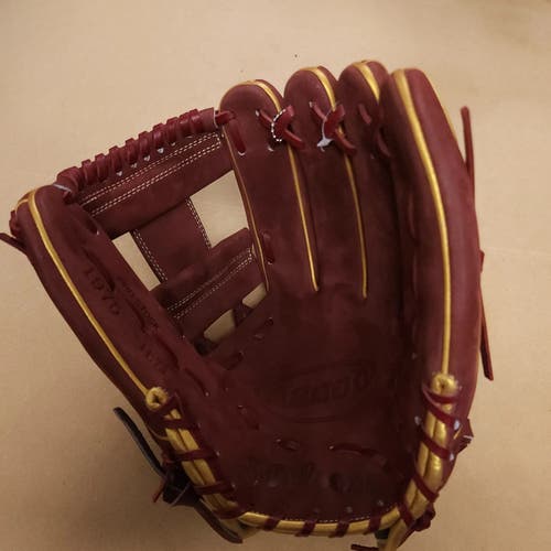 New Wilson November’s GOTM 2022 Right Hand Throw Infield A2000 Baseball Glove 11.75"
