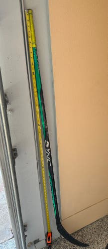 Senior Right Handed Nexus Sync Hockey Stick