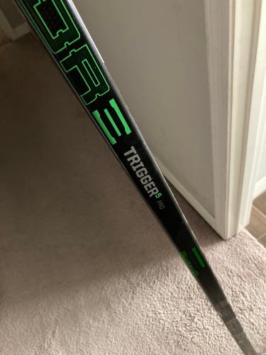 Senior Right Handed P92 Ribcor Trigger 5 Pro Hockey Stick