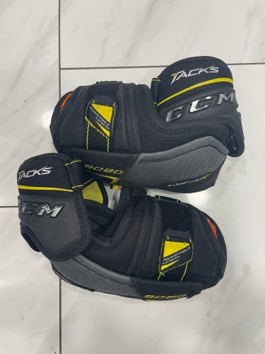 Used Large CCM  Tacks 9080 Elbow Pads