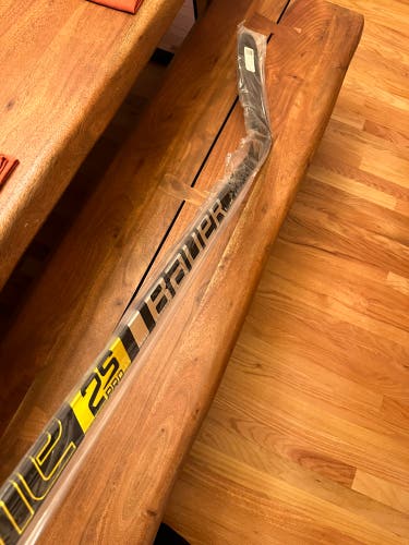 Senior Left Hand P28  Supreme 2S Pro Hockey Stick