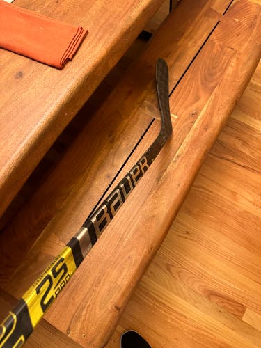 Intermediate Left Hand P92  Supreme 2S Pro Hockey Stick