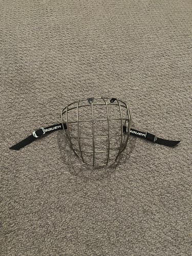 Used Bauer Re-Akt Size XS Face Cage (Check Description)
