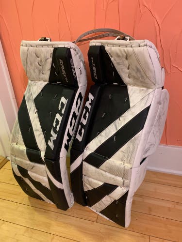 32+1 CCM Eflex 5.9 Goalie Leg Pads