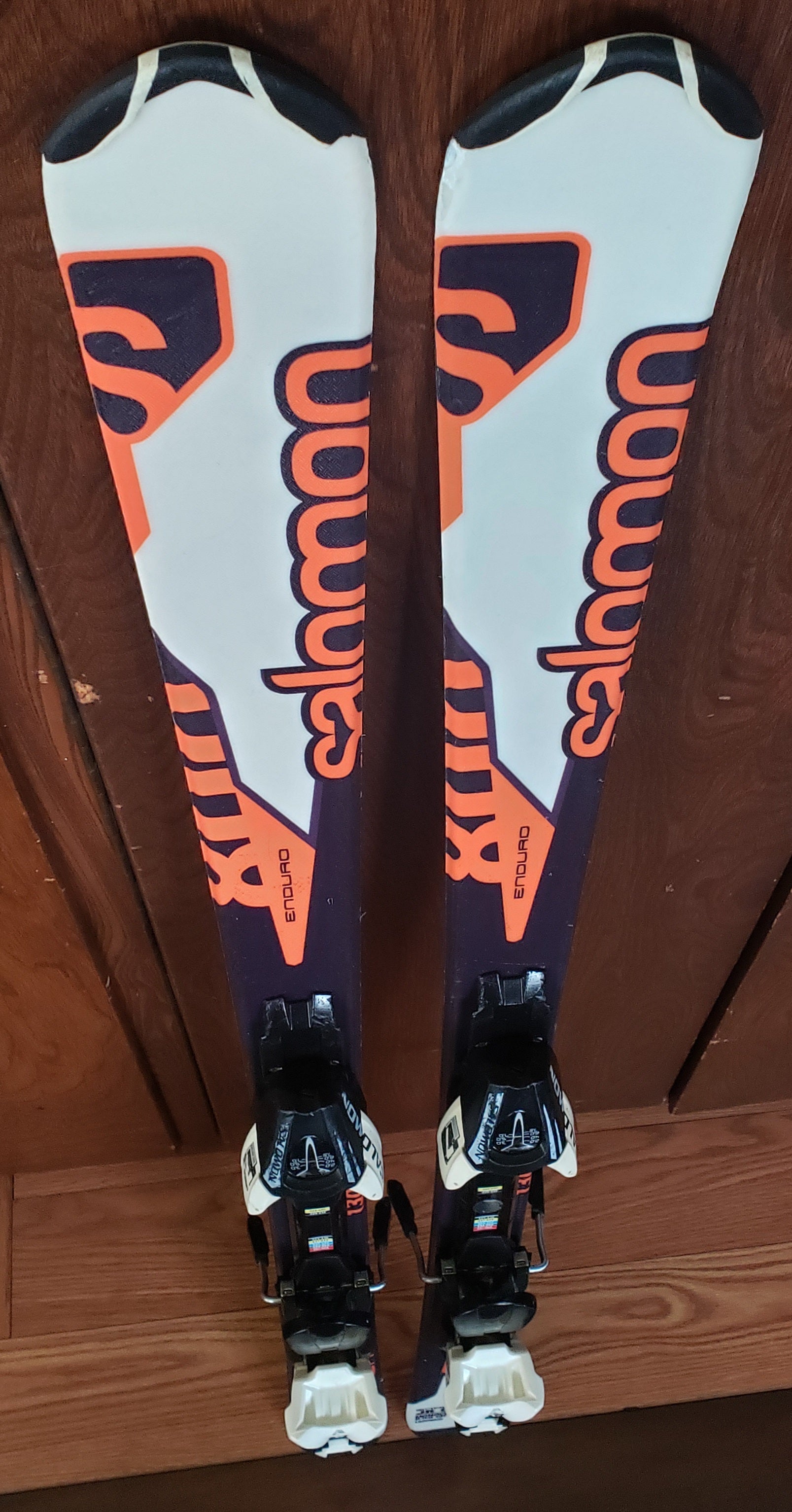 JR. SKIS SALOMON ENOURO 130cm with SALOMON L7 BINDINGS *USED