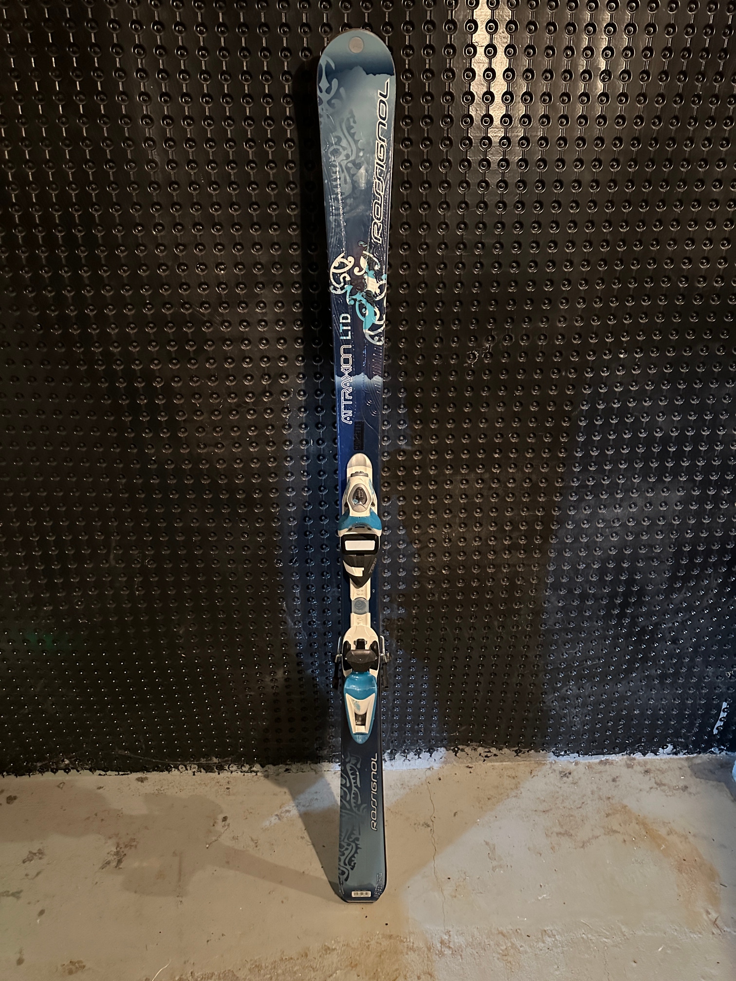Used Women's Rossignol 154 cm All Mountain Skis With Bindings