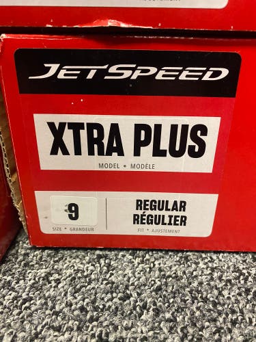 New CCM  Size 9 JetSpeed Xtra Plus Hockey Skates