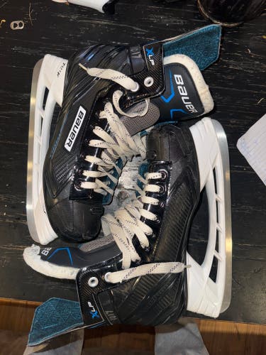 Intermediate Bauer Regular Width Size 10.5 XLP Hockey Skates