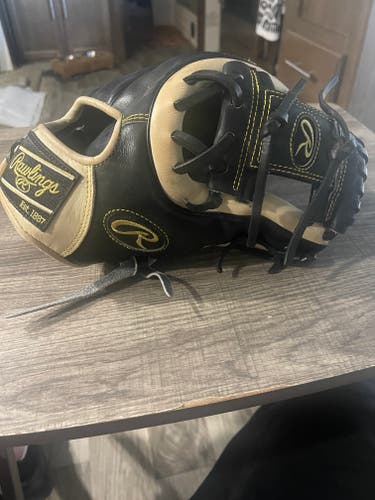 Used 2022 Right Hand Throw Rawlings Infield Heart of the Hide Baseball Glove 11.5"