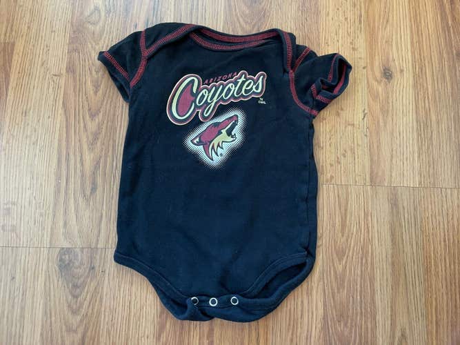 Arizona Coyotes NHL HOCKEY SUPER AWESOME Infant Size 12M Boys Baby Body Suit!