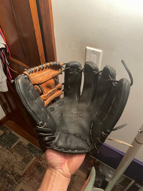 Used Infield 11.75" A2000 Baseball Glove SidelineSwap