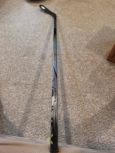 Senior Left Hand P92  Vapor Hyp2rlite Hockey Stick