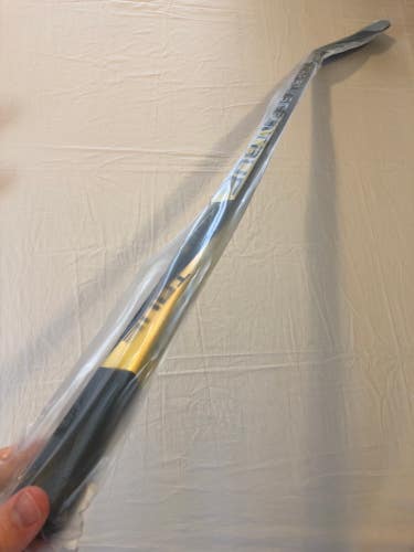 New Senior True Catalyst 9X Right-Handed Glass Hockey Stick