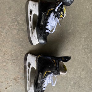 Junior Bauer Size 4 Supreme 2S Hockey Skates