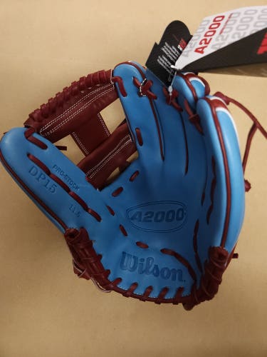 New Wilson 2022 September GOTM Right Hand Throw Infield A2000 Baseball Glove 11.5"