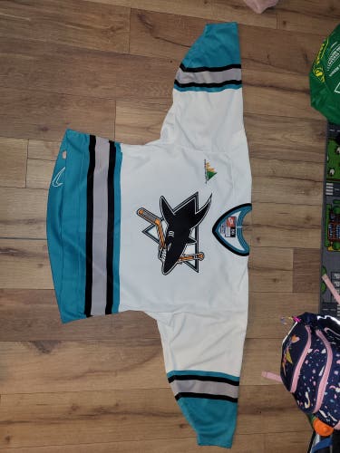 White san jose sharks Size 56 Adult Unisex Nike Jersey