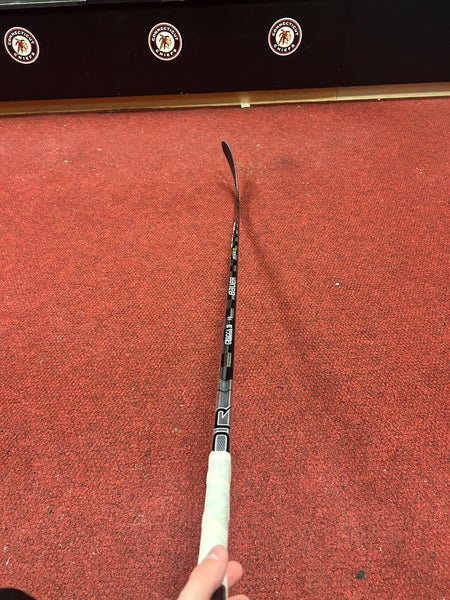 Senior Right Handed P28 Pro Stock Vapor Hyperlite Hockey Stick