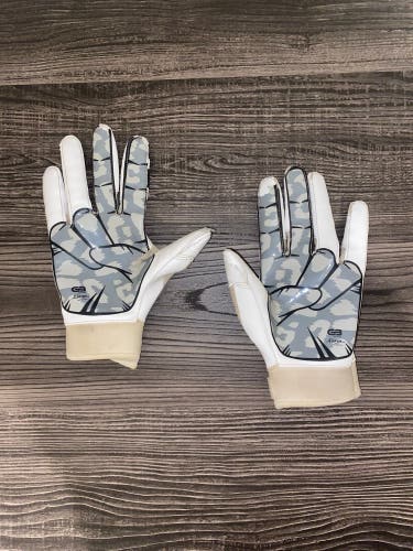 Grip Boost White Cheetah Stealth 5.0 Gloves - Youth Sizes
