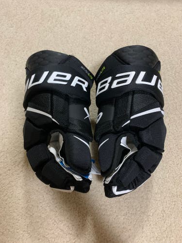 New Bauer 14" Vapor Hyperlite Gloves