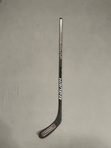 Like New Intermediate Bauer Right Hand Vapor Hyperlite Hockey Stick 65 Flex P28