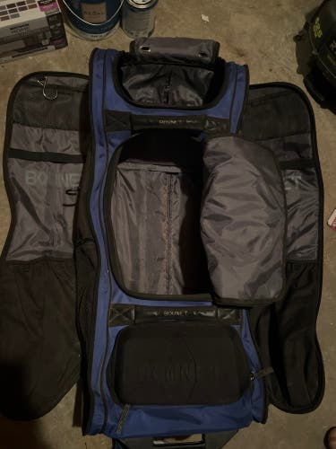 Lightly Used. Great Condition Bownet Cadet Baseball Catchers Bag