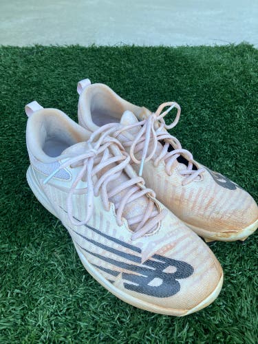 White Men's Molded Cleats Low Top 4040v6