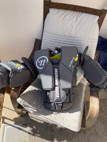 Used Large/Extra Large Warrior  Ritual G2 Goalie Chest Protector