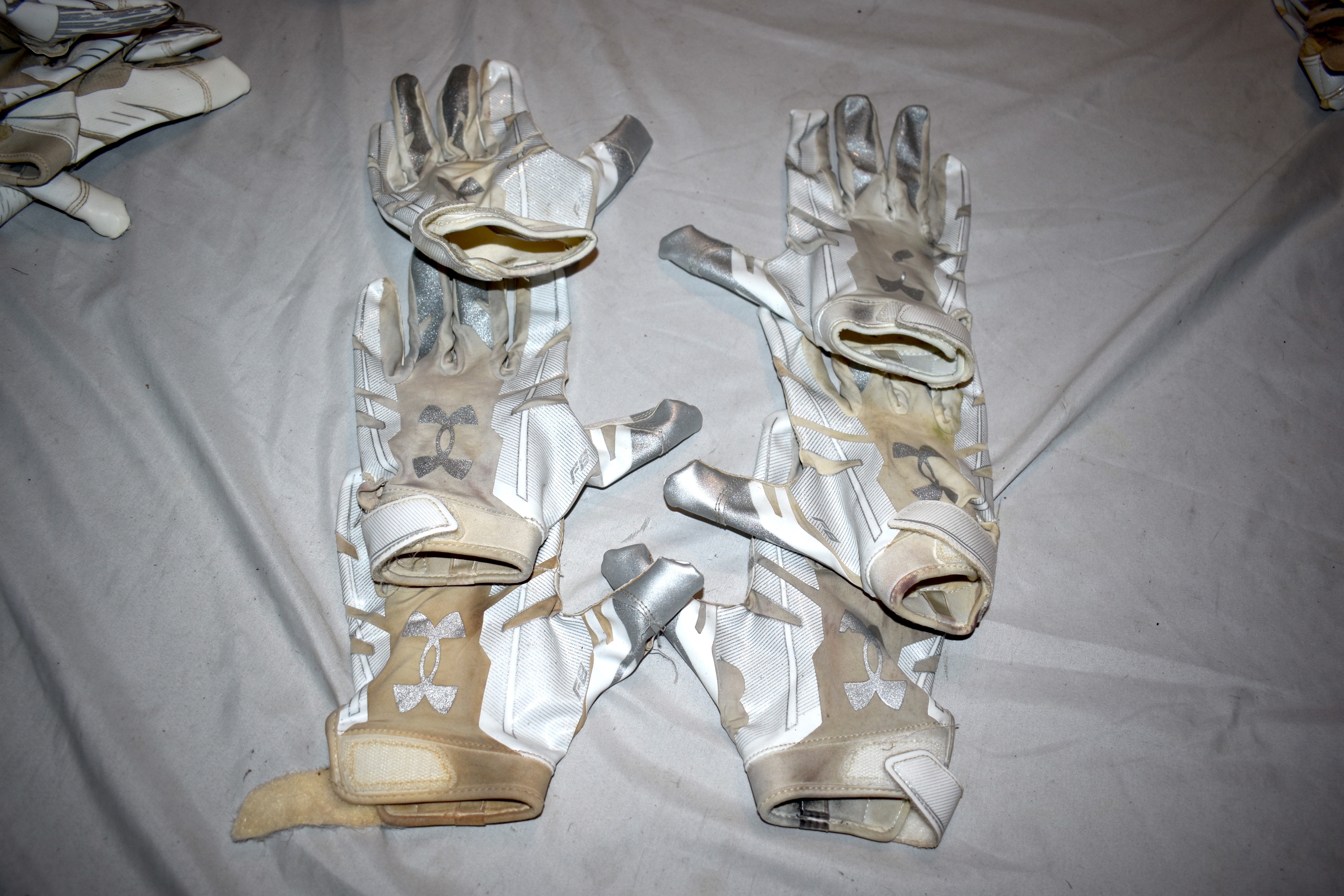 Under Armour UA F8 Football Gloves,White, Large/XL - 3 Pair