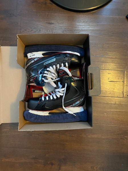 New Bauer Extra Wide Width Size 9.5 Vapor X2.7 Hockey Skates