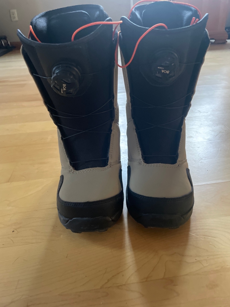 Unisex Size 7.0 (Women's 8.0) Thirty Two Freestyle STW BOA Snowboard Boots