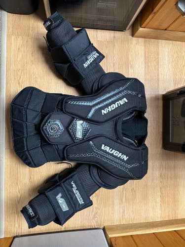 Used Large Vaughn Velocity V10 Pro Carbon Goalie Chest Protector