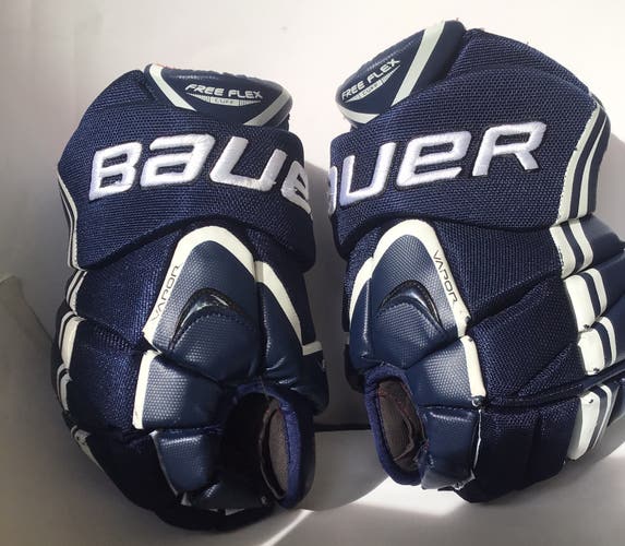 Bauer APX gloves