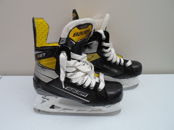 Junior Used Bauer Supreme S37 Hockey Skates Regular Width Size 4