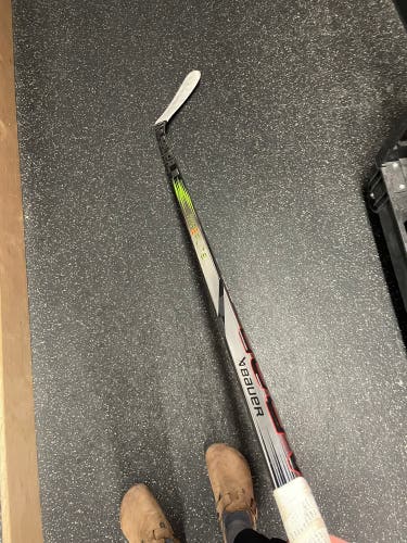Senior Right Handed P92 Vapor Hyp2rlite Hyperlite 2 Hockey Stick
