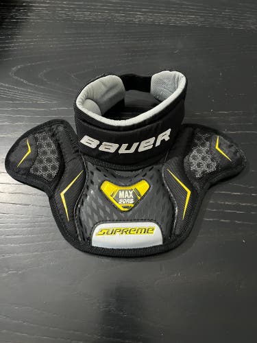Bauer Supreme Neck Guard With Bib
