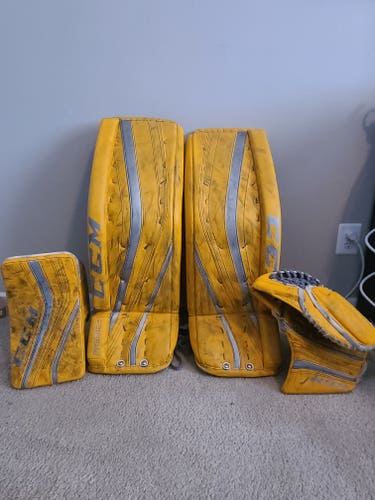 Used 34" +2 CCM Regular Premier Pro Goalie Full Set