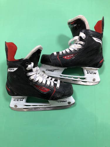 Used Intermediate CCM RBZ 70 Hockey Skates (Regular) - Size: 4.0