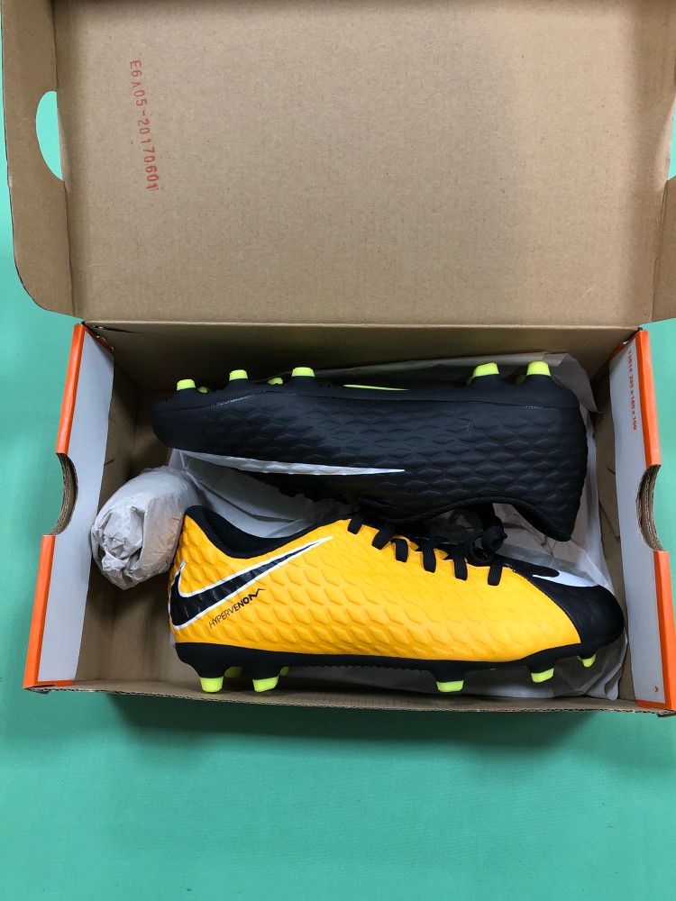 Like New Youth Nike Hypervenom Phade III FG Soccer Cleats - M 4.5 (W 5.5)