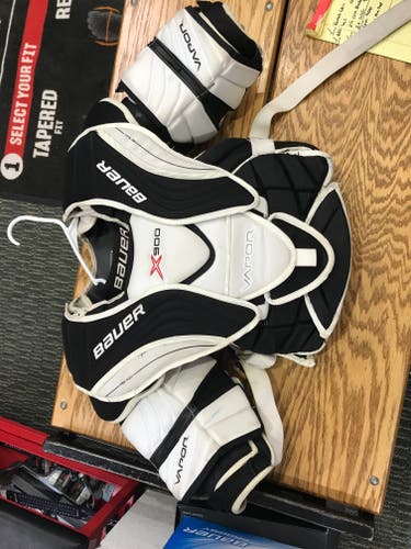 Used Small Bauer Vapor X900 Goalie Chest Protector