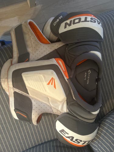 Used Medium Easton Mako Shoulder Pads