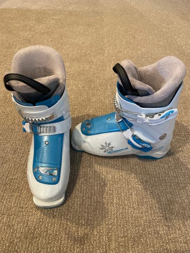 Nordica youth / woman ski boot used