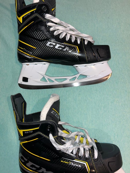 Used CCM Regular Width Size 8 Super Tacks 9370 Hockey Skates