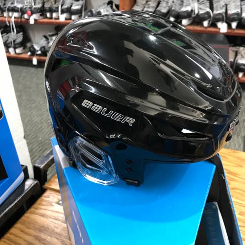 New Medium Bauer Hyperlite Helmet