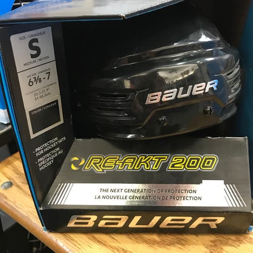 New Small Bauer Re-Akt 200 Helmet